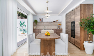 Jolie villa de luxe de style Ibiza à vendre à proximité de toutes les commodités à Nueva Andalucia, Marbella 56951 