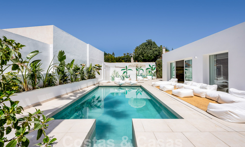 Jolie villa de luxe de style Ibiza à vendre à proximité de toutes les commodités à Nueva Andalucia, Marbella 56956