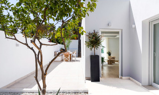 Jolie villa de luxe de style Ibiza à vendre à proximité de toutes les commodités à Nueva Andalucia, Marbella 56958 