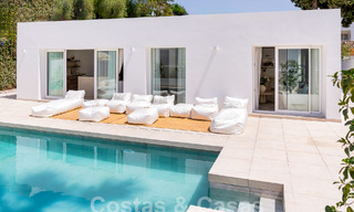 Jolie villa de luxe de style Ibiza à vendre à proximité de toutes les commodités à Nueva Andalucia, Marbella 56961 