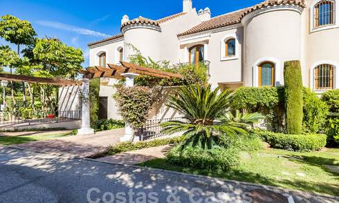 Spacieuse maison mitoyenne à vendre avec 4 chambres et vue sur la mer, dans un complexe fermé sur le nouveau Golden Mile entre Marbella et Estepona 57078