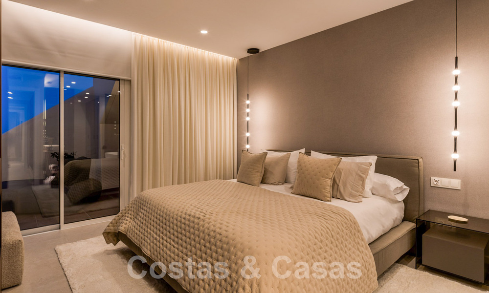 Penthouse de luxe à vendre dans un complexe fermé en front de mer avec une vue magnifique sur la mer sur le nouveau Golden Mile entre Marbella et Estepona 56971