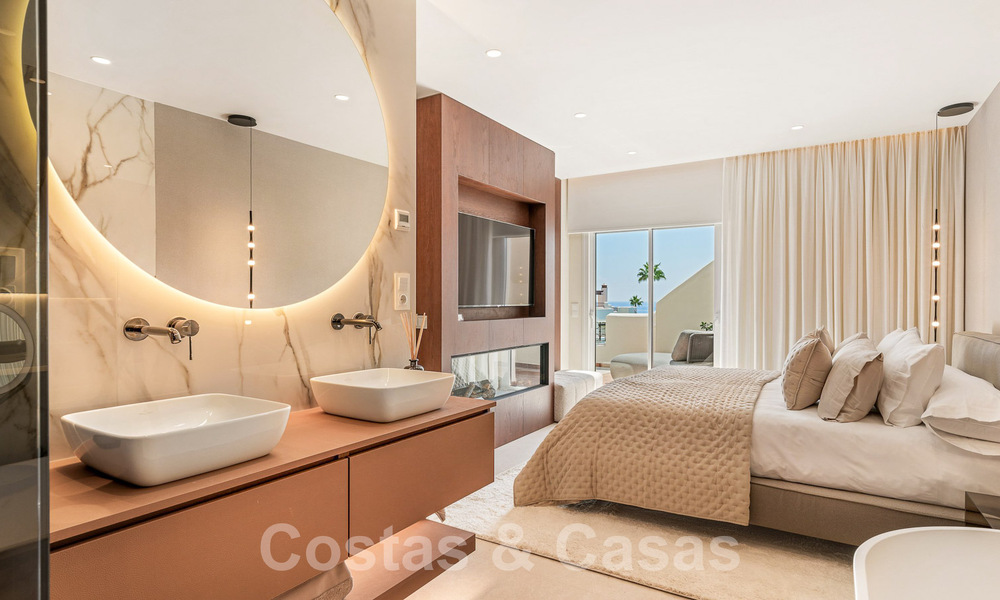 Penthouse de luxe à vendre dans un complexe fermé en front de mer avec une vue magnifique sur la mer sur le nouveau Golden Mile entre Marbella et Estepona 56975