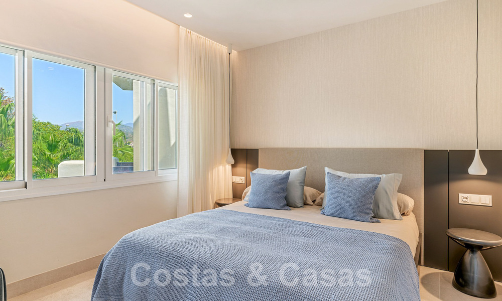Penthouse de luxe à vendre dans un complexe fermé en front de mer avec une vue magnifique sur la mer sur le nouveau Golden Mile entre Marbella et Estepona 56985