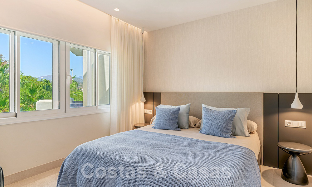 Penthouse de luxe à vendre dans un complexe fermé en front de mer avec une vue magnifique sur la mer sur le nouveau Golden Mile entre Marbella et Estepona 56985