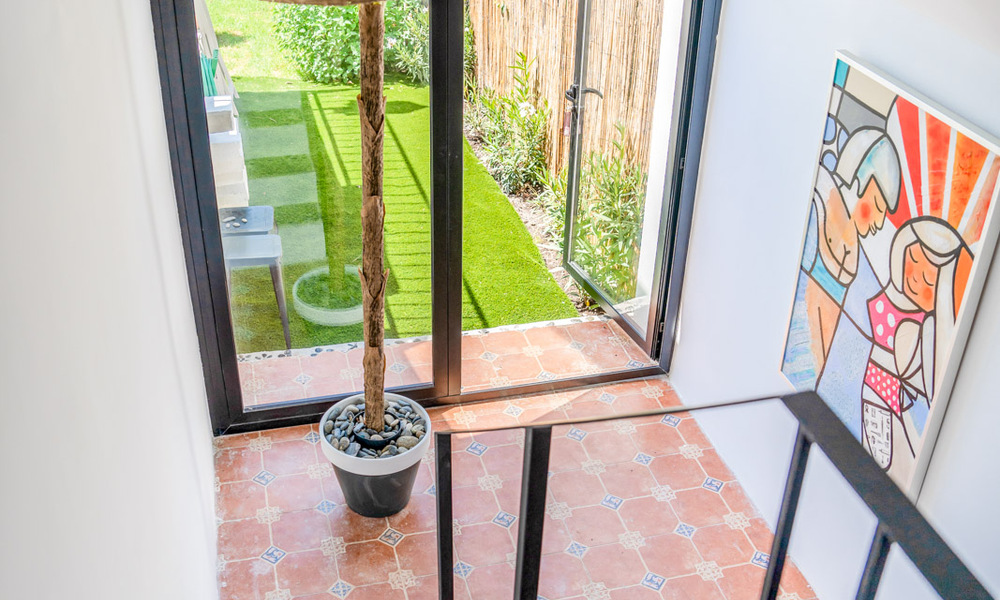 Charmante maison de ville rénovée à vendre dans un complexe fermé en bord de mer sur le nouveau Golden Mile entre Marbella et Estepona 58169