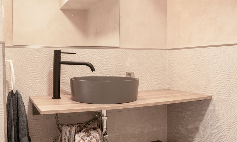 Charmante maison de ville rénovée à vendre dans un complexe fermé en bord de mer sur le nouveau Golden Mile entre Marbella et Estepona 58171