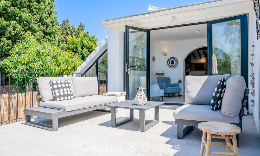 Charmante maison de ville rénovée à vendre dans un complexe fermé en bord de mer sur le nouveau Golden Mile entre Marbella et Estepona 58173