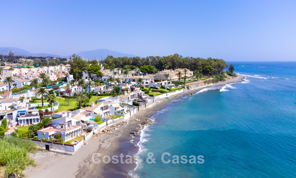 Charmante maison de ville rénovée à vendre dans un complexe fermé en bord de mer sur le nouveau Golden Mile entre Marbella et Estepona 58181