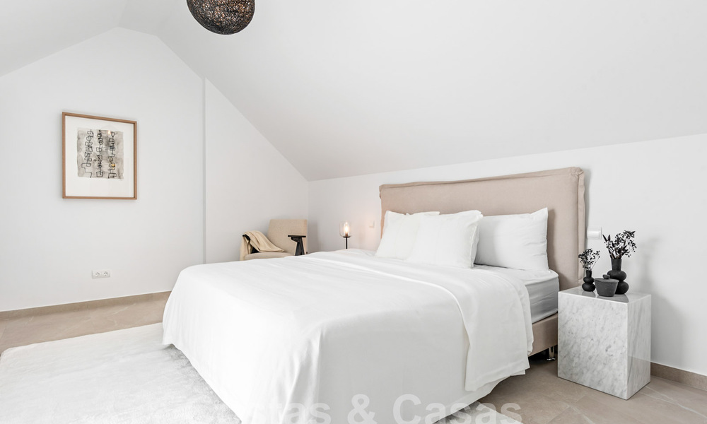 Penthouse contemporain rénové à vendre à distance de marche de toutes les commodités et de Puerto Banus à Nueva Andalucia, Marbella 57424