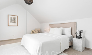 Penthouse contemporain rénové à vendre à distance de marche de toutes les commodités et de Puerto Banus à Nueva Andalucia, Marbella 57424 