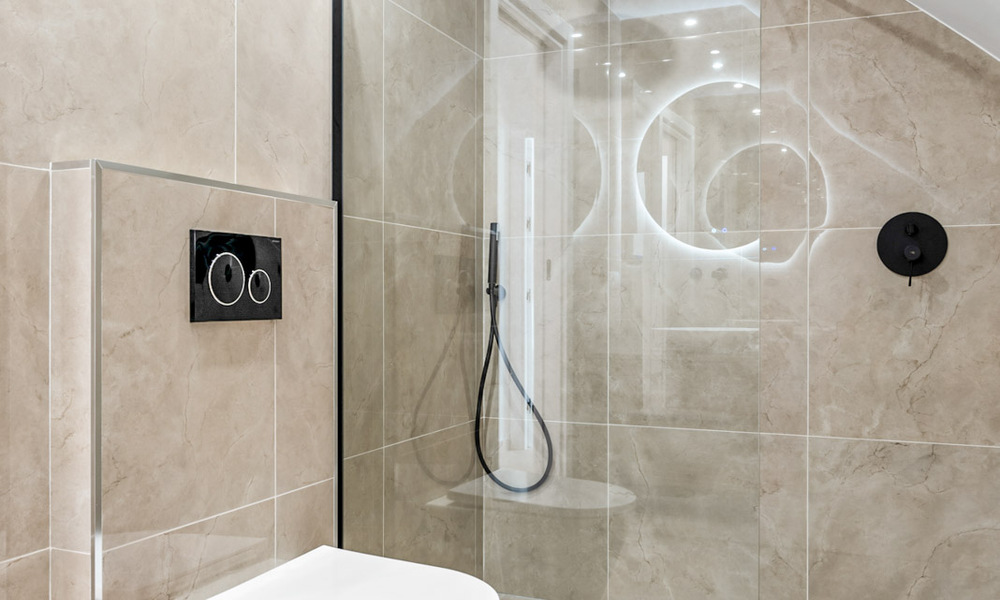 Penthouse contemporain rénové à vendre à distance de marche de toutes les commodités et de Puerto Banus à Nueva Andalucia, Marbella 57427