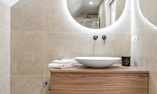 Penthouse contemporain rénové à vendre à distance de marche de toutes les commodités et de Puerto Banus à Nueva Andalucia, Marbella 57428 