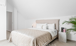 Penthouse contemporain rénové à vendre à distance de marche de toutes les commodités et de Puerto Banus à Nueva Andalucia, Marbella 57430 