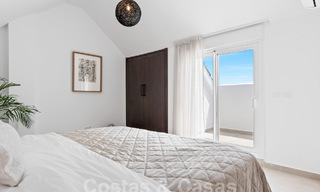 Penthouse contemporain rénové à vendre à distance de marche de toutes les commodités et de Puerto Banus à Nueva Andalucia, Marbella 57431 