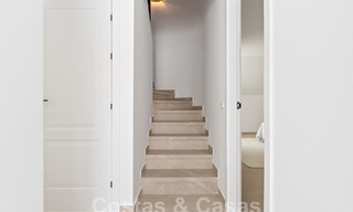 Penthouse contemporain rénové à vendre à distance de marche de toutes les commodités et de Puerto Banus à Nueva Andalucia, Marbella 57432 