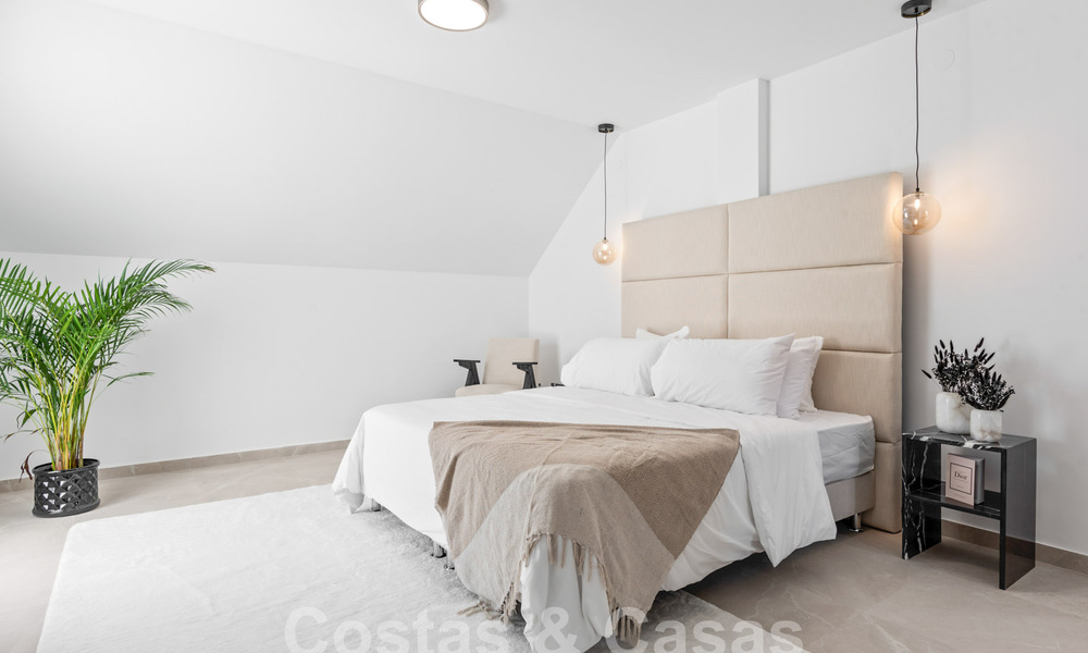 Penthouse contemporain rénové à vendre à distance de marche de toutes les commodités et de Puerto Banus à Nueva Andalucia, Marbella 57433