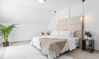 Penthouse contemporain rénové à vendre à distance de marche de toutes les commodités et de Puerto Banus à Nueva Andalucia, Marbella 57433 