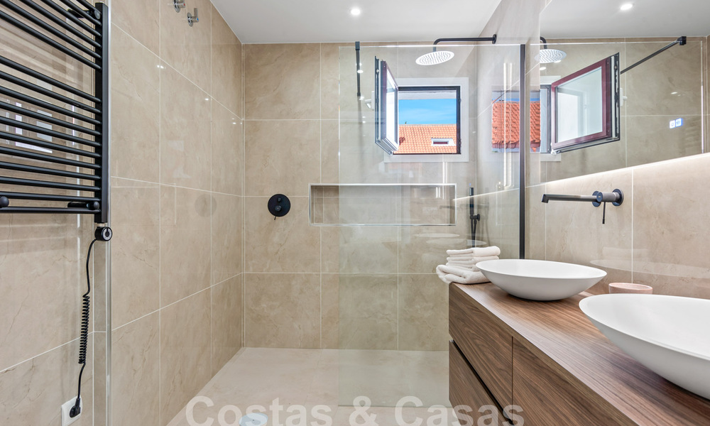 Penthouse contemporain rénové à vendre à distance de marche de toutes les commodités et de Puerto Banus à Nueva Andalucia, Marbella 57436