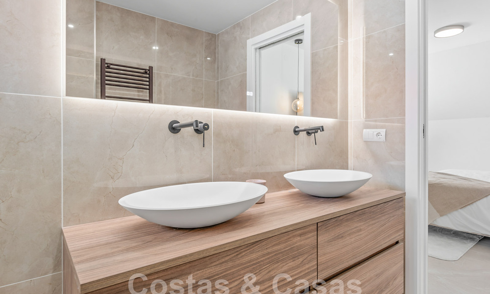 Penthouse contemporain rénové à vendre à distance de marche de toutes les commodités et de Puerto Banus à Nueva Andalucia, Marbella 57437