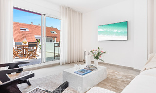 Penthouse contemporain rénové à vendre à distance de marche de toutes les commodités et de Puerto Banus à Nueva Andalucia, Marbella 57447 