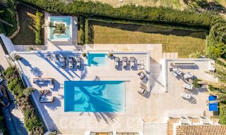 Villa de luxe méditerranéenne moderne et rénovée à vendre, située sur la première ligne de golf, au cœur de Nueva Andalucia, Marbella 57007 