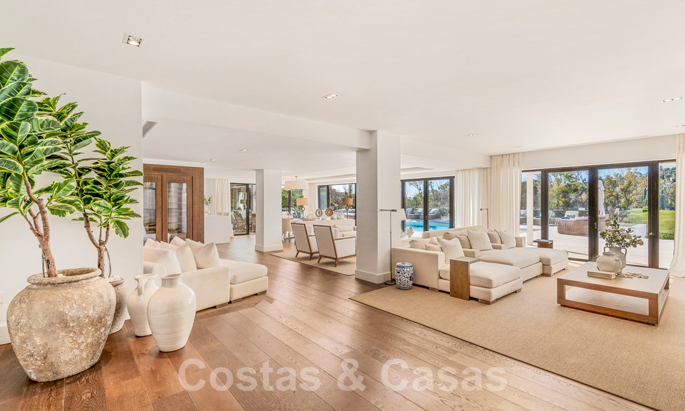 Villa de luxe méditerranéenne moderne et rénovée à vendre, située sur la première ligne de golf, au cœur de Nueva Andalucia, Marbella 57009