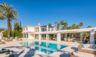 Villa de luxe méditerranéenne moderne et rénovée à vendre, située sur la première ligne de golf, au cœur de Nueva Andalucia, Marbella 57010 