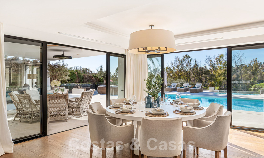 Villa de luxe méditerranéenne moderne et rénovée à vendre, située sur la première ligne de golf, au cœur de Nueva Andalucia, Marbella 57014