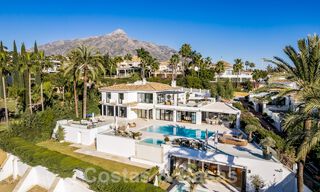 Villa de luxe méditerranéenne moderne et rénovée à vendre, située sur la première ligne de golf, au cœur de Nueva Andalucia, Marbella 57017 