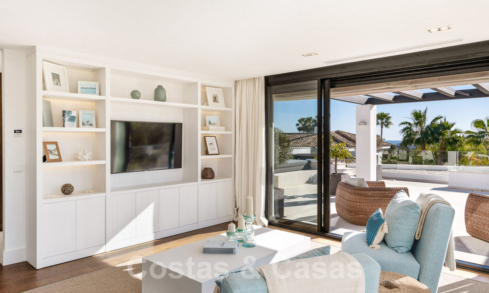 Villa de luxe méditerranéenne moderne et rénovée à vendre, située sur la première ligne de golf, au cœur de Nueva Andalucia, Marbella 57020