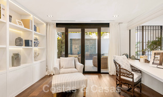 Villa de luxe méditerranéenne moderne et rénovée à vendre, située sur la première ligne de golf, au cœur de Nueva Andalucia, Marbella 57030 