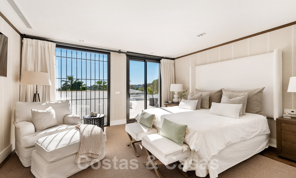 Villa de luxe méditerranéenne moderne et rénovée à vendre, située sur la première ligne de golf, au cœur de Nueva Andalucia, Marbella 57032