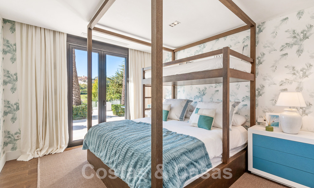 Villa de luxe méditerranéenne moderne et rénovée à vendre, située sur la première ligne de golf, au cœur de Nueva Andalucia, Marbella 57037