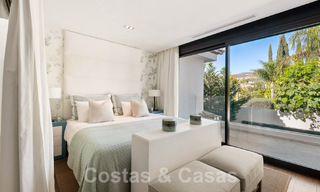 Villa de luxe méditerranéenne moderne et rénovée à vendre, située sur la première ligne de golf, au cœur de Nueva Andalucia, Marbella 57043 