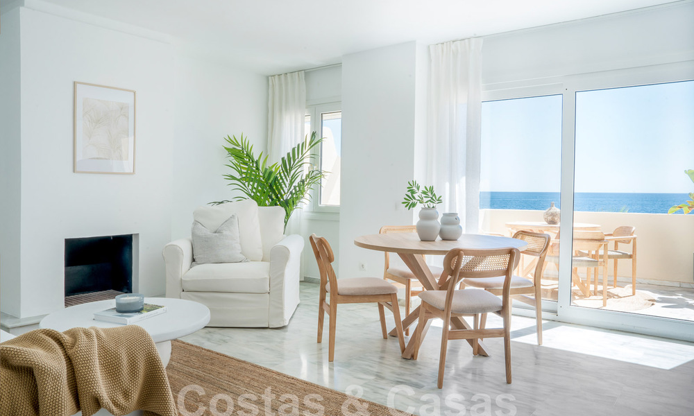 Superbe penthouse en première ligne de plage à vendre avec vue panoramique sur la mer à quelques minutes du centre d'Estepona 56881