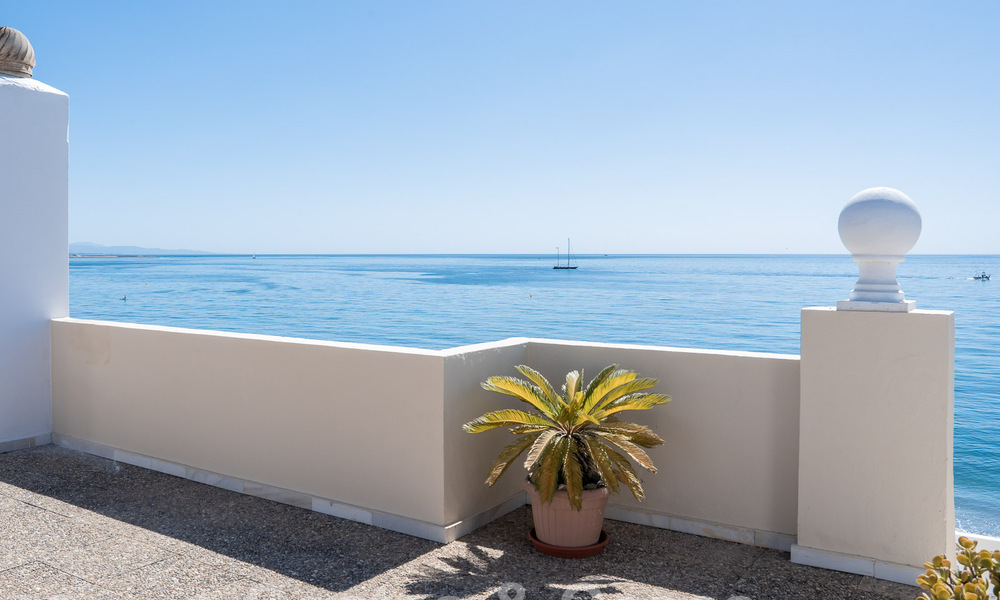 Superbe penthouse en première ligne de plage à vendre avec vue panoramique sur la mer à quelques minutes du centre d'Estepona 56885