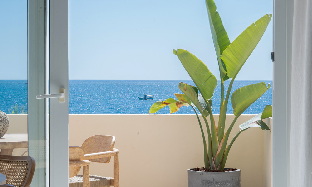 Superbe penthouse en première ligne de plage à vendre avec vue panoramique sur la mer à quelques minutes du centre d'Estepona 56891