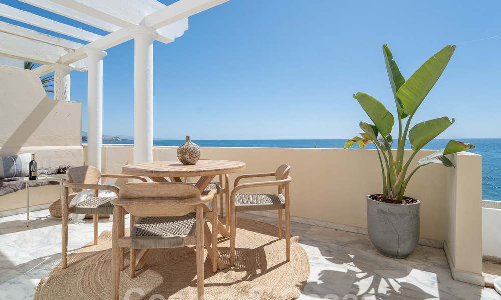 Superbe penthouse en première ligne de plage à vendre avec vue panoramique sur la mer à quelques minutes du centre d'Estepona 56892