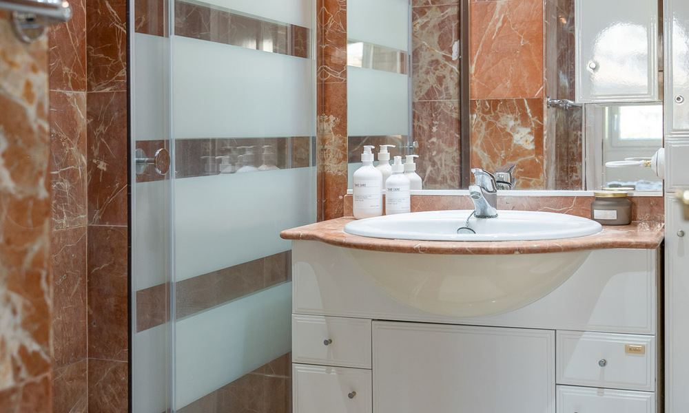 Superbe penthouse en première ligne de plage à vendre avec vue panoramique sur la mer à quelques minutes du centre d'Estepona 56901