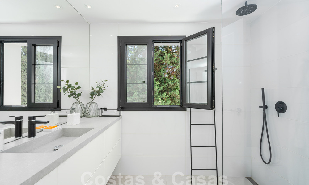 Villa méditerranéenne de luxe à vendre au cœur de la vallée du golf de Nueva Andalucia à Marbella 57581