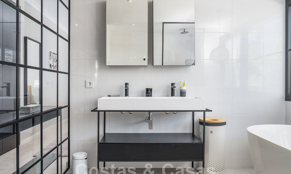 Villa méditerranéenne de luxe à vendre au cœur de la vallée du golf de Nueva Andalucia à Marbella 57586