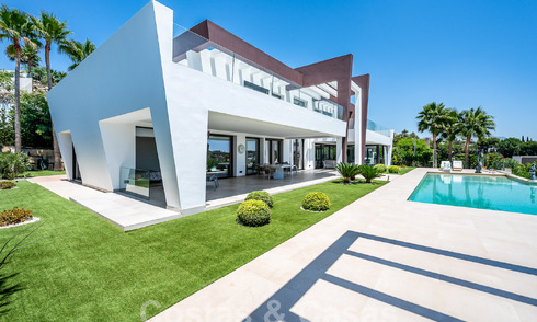 Villa de luxe ultramoderne à vendre avec vue sur la mer dans un complexe de golf cinq étoiles à Marbella - Benahavis 57604