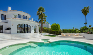 Villa de luxe de caractère au style architectural unique à vendre au cœur de la vallée du golf à Nueva Andalucia, Marbella 57667 