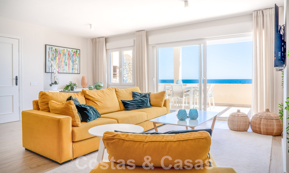Fantastique appartement en bord de mer à vendre avec vue frontale sur la mer à quelques minutes du centre d'Estepona 57051