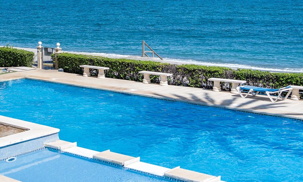 Fantastique appartement en bord de mer à vendre avec vue frontale sur la mer à quelques minutes du centre d'Estepona 57052