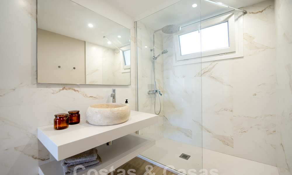 Fantastique appartement en bord de mer à vendre avec vue frontale sur la mer à quelques minutes du centre d'Estepona 57071