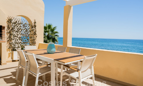 Fantastique appartement en bord de mer à vendre avec vue frontale sur la mer à quelques minutes du centre d'Estepona 57073