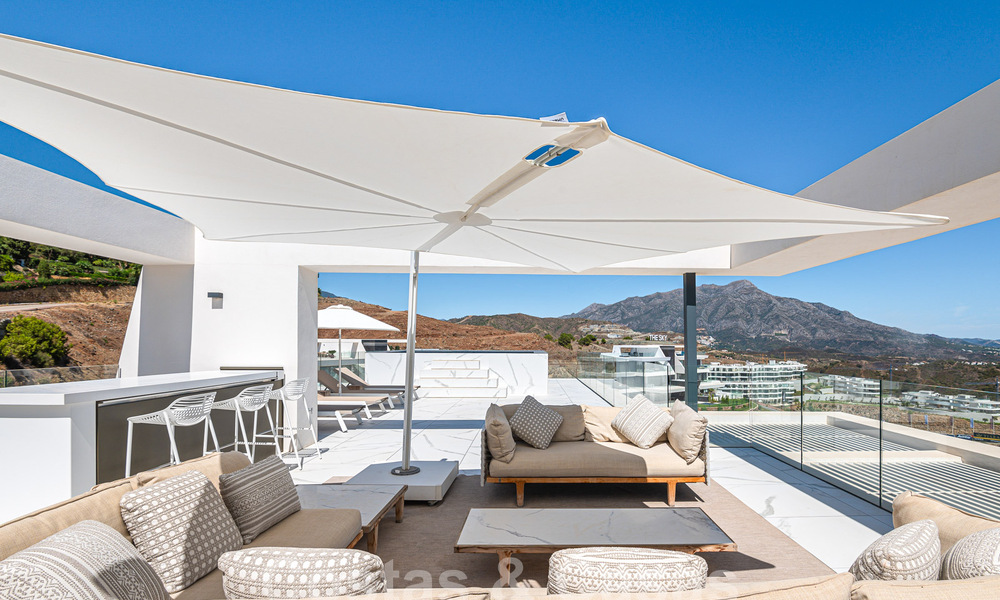 Penthouse de première classe à vendre avec piscine privée et vue panoramique sur la mer dans les collines de Marbella - Benahavis 58447