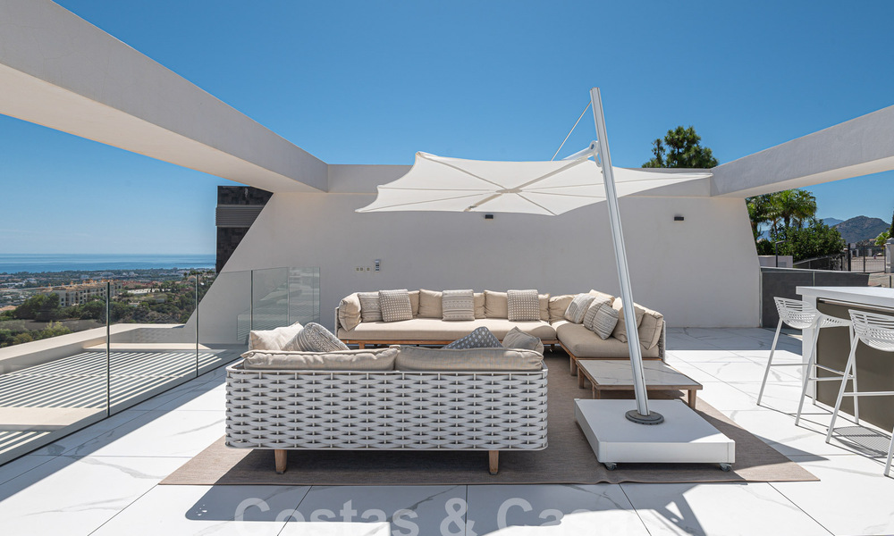 Penthouse de première classe à vendre avec piscine privée et vue panoramique sur la mer dans les collines de Marbella - Benahavis 58451
